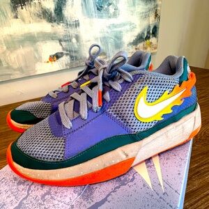 Nike sneaker size 6.5 Y